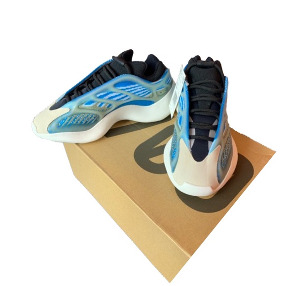 Adidas Yeezy 700 V3 “Arzareth” - Picture 3 of 5